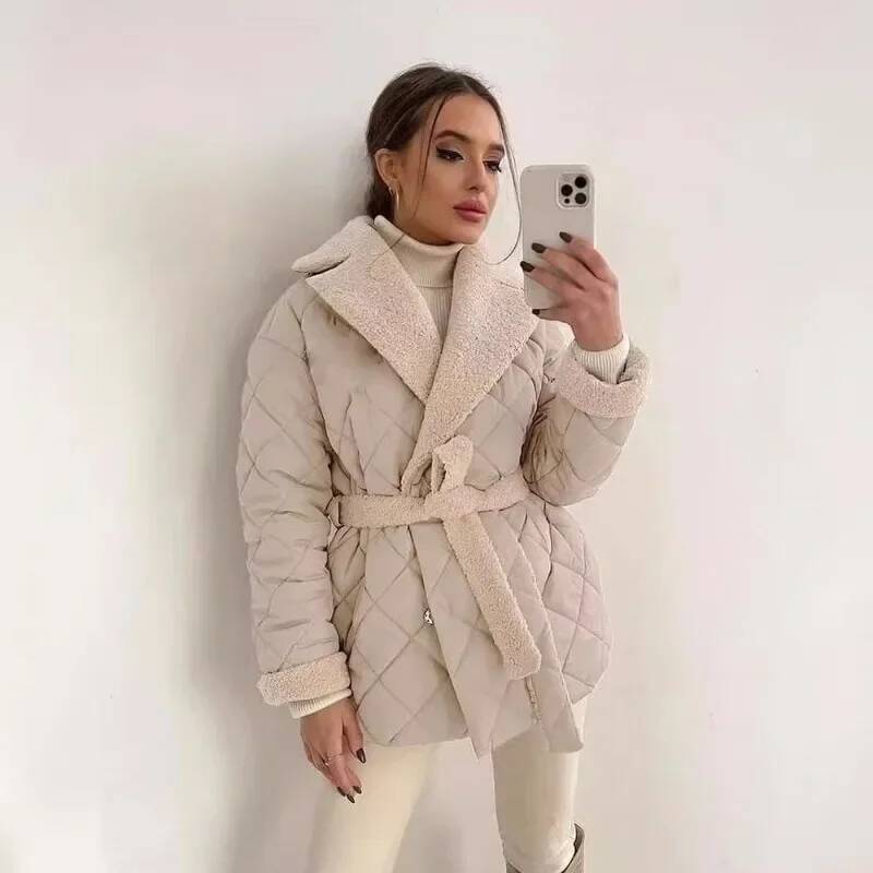 Street Fashion Taiwan - Elegante Gesteppte Jacke mit Kunstfell-Futter für