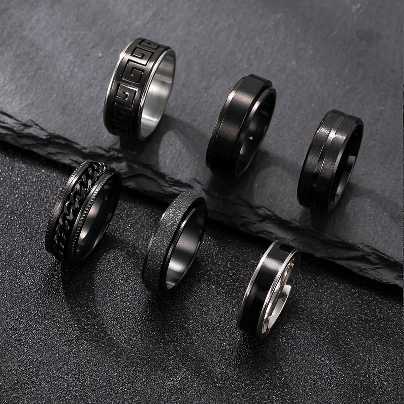 Street Fashion Look - Schwarzes Herrenring-Set aus Edelstahl im gemischten