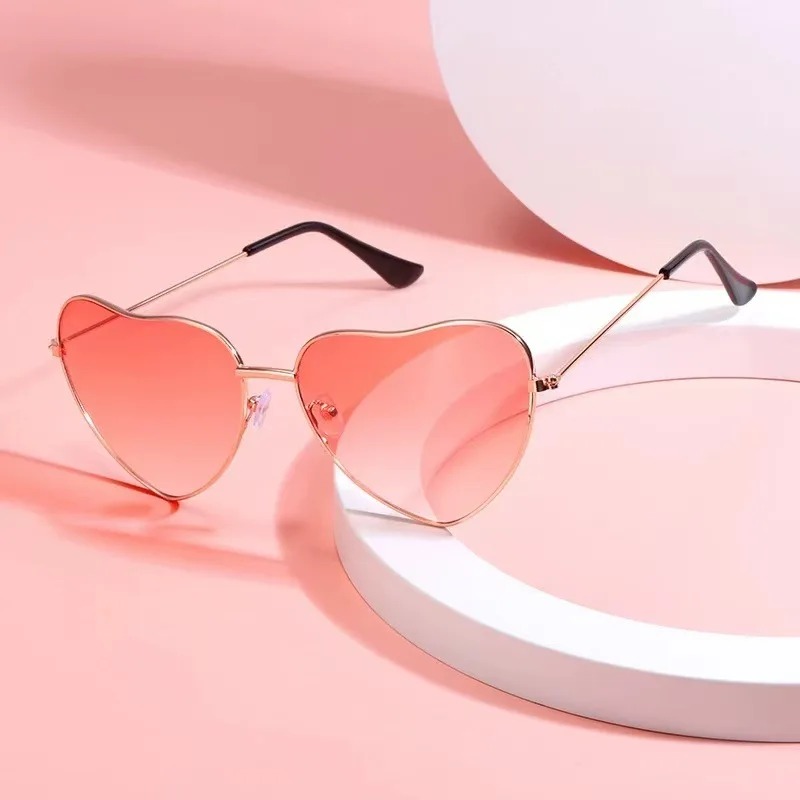 Street Fashion Shoot - Modische herzförmige Metall-Sonnenbrille im Vintage-Stil, trendige