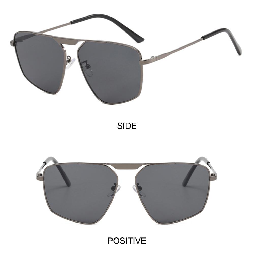 Unregelmäßige polygonale Metal – Street Fashion Shoot Bewertung und Preis