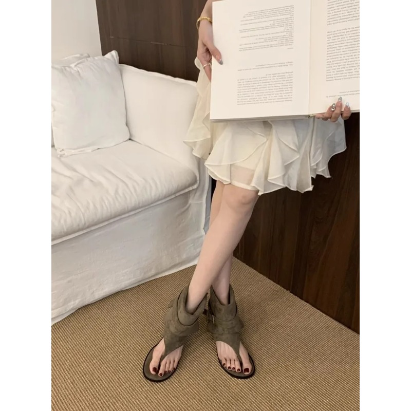 Modische offene flache Schafsl – Street Fashion Rome 2026 Bewertung und Preis
