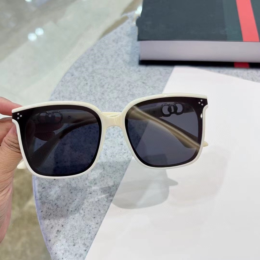 Gleicher Stil Neue Damen-Sonne – Street Fashion Shoot Bewertung und Preis